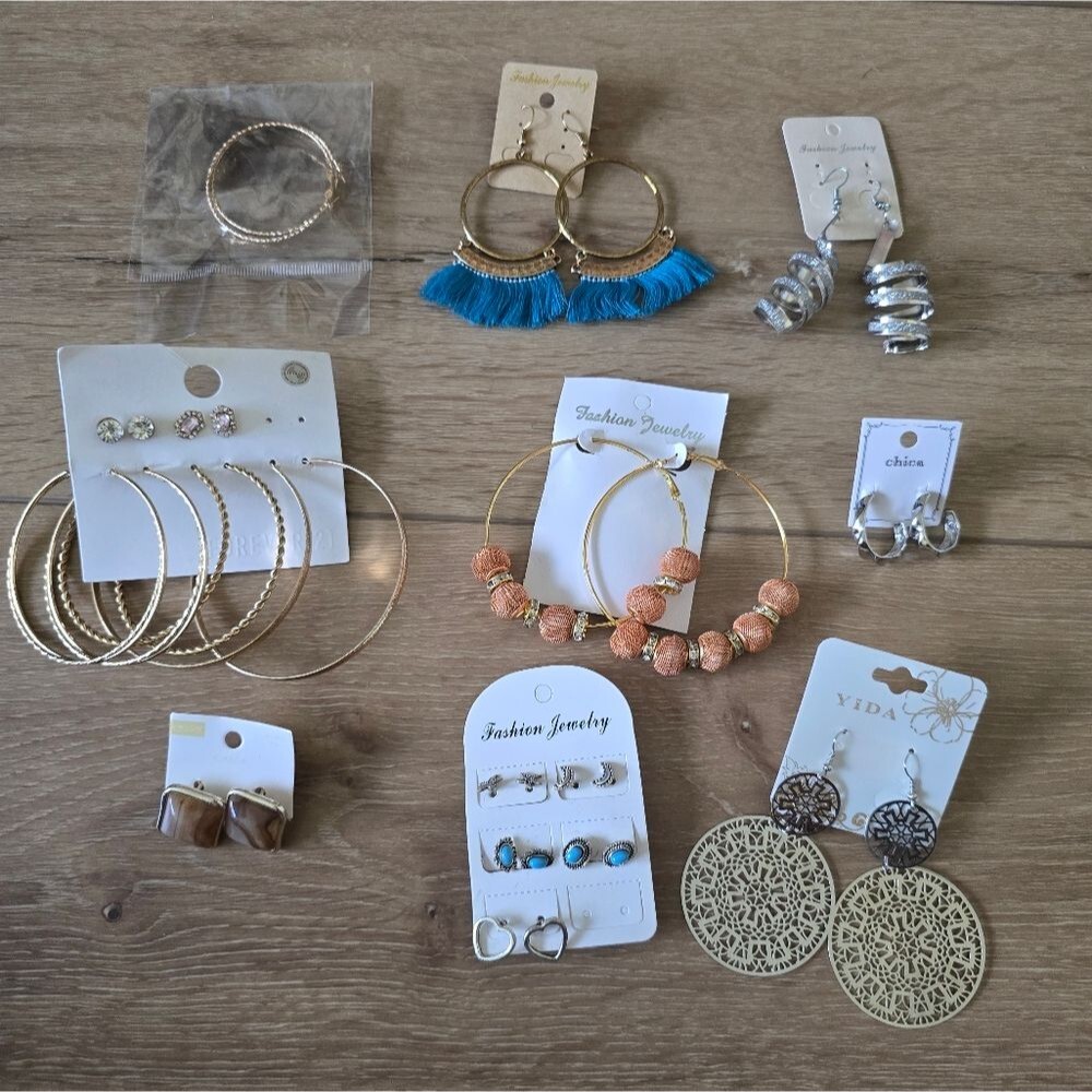 17 pairs of earrings resellers lot bundle dangling